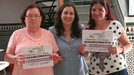 Entrega diplomas II Campeonato Femenino de Dominó