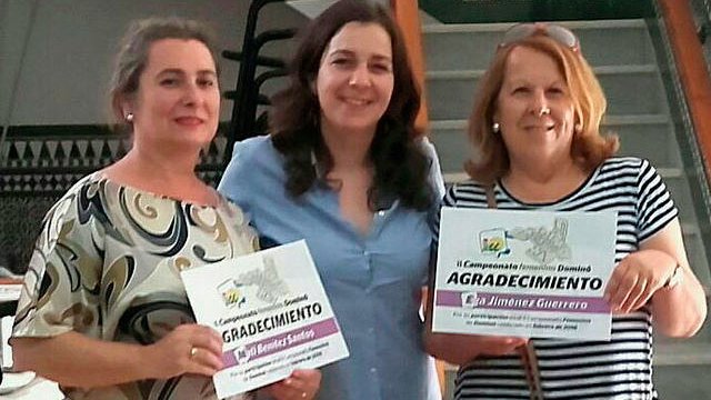 Entrega diplomas II Campeonato Femenino de Dominó