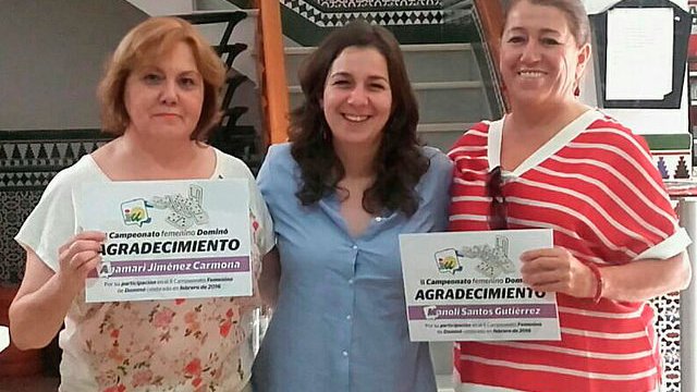 Entrega diplomas II Campeonato Femenino de Dominó