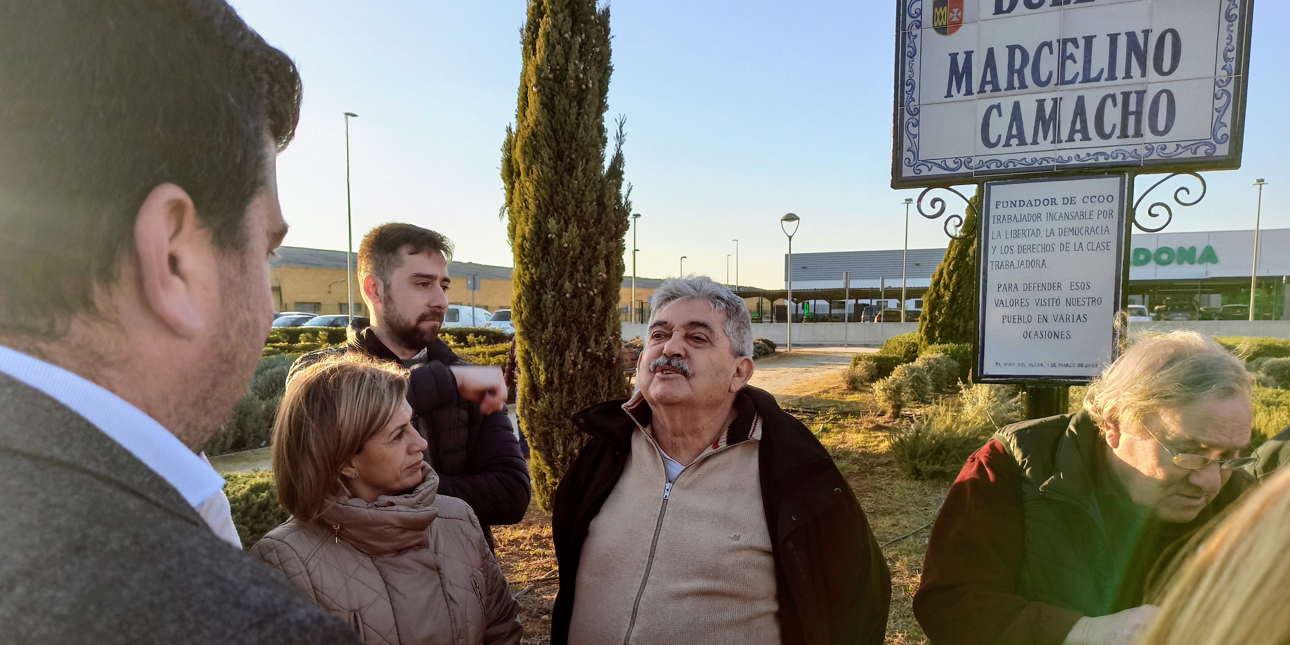 Marcel Camacho habla con el Alcalde de El Viso del Alcor